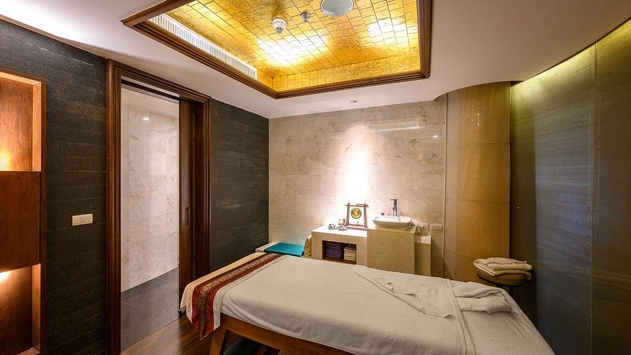 image of a spa bed in the middle at maikhao dream spa