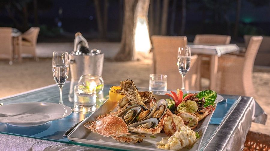 a close up image of the assorted seafood platter featuring crabs, oysters and scallops - Maikhao Dream Villa Resort & Spa, Phuket