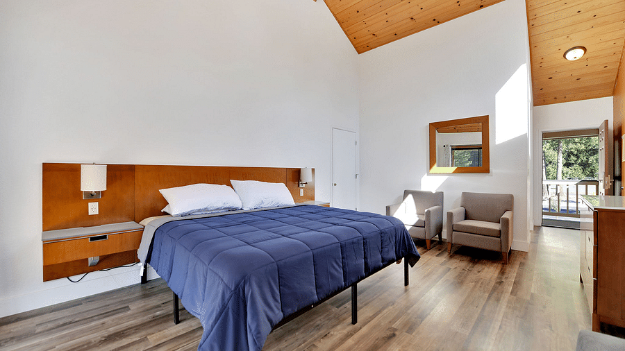 A view of a room at Amador Hotel with a double bed.