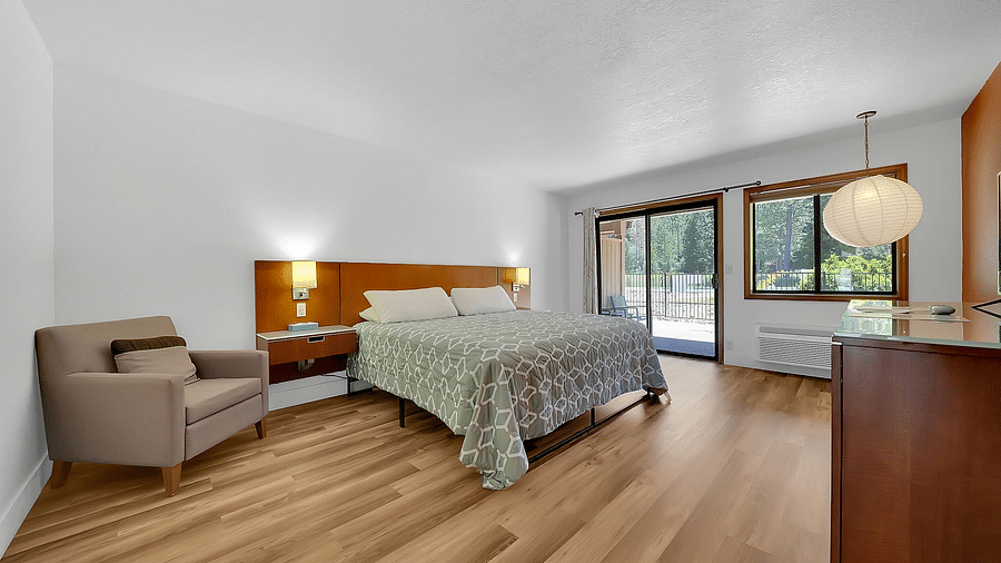 A view of a room at Amador Hotel with a double bed.