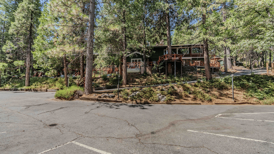 A view of the outdoor parking space at Narrow Gauge Inn on a sunny day.