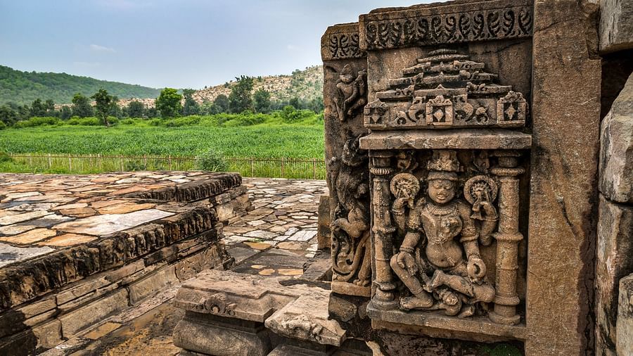 An image of beautiful carvings of gods on the walls of Neelkanth Temple
