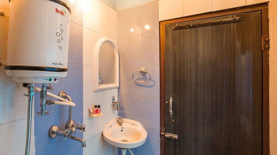 Hotel Abhiraj Palace Jaipur Jaipur bathroom gyser