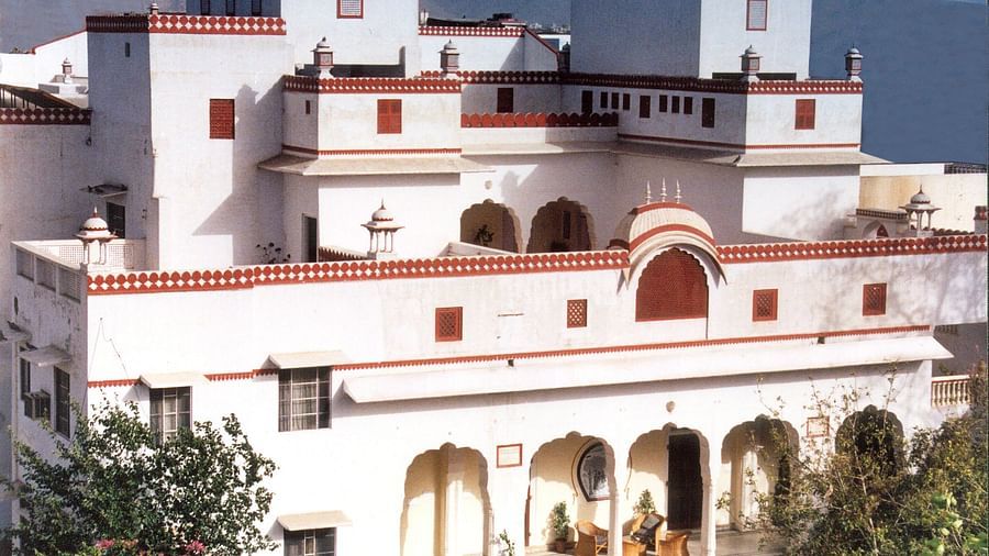 Facade of Mandawa Haveli, Jaipur as seen from afar