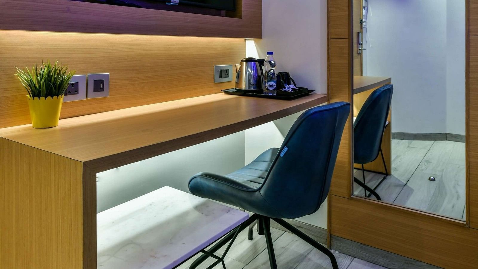 A wooden desk with a pair of chairs and a wall-mounted TV above, at Indie Stays, BKC Kalina.