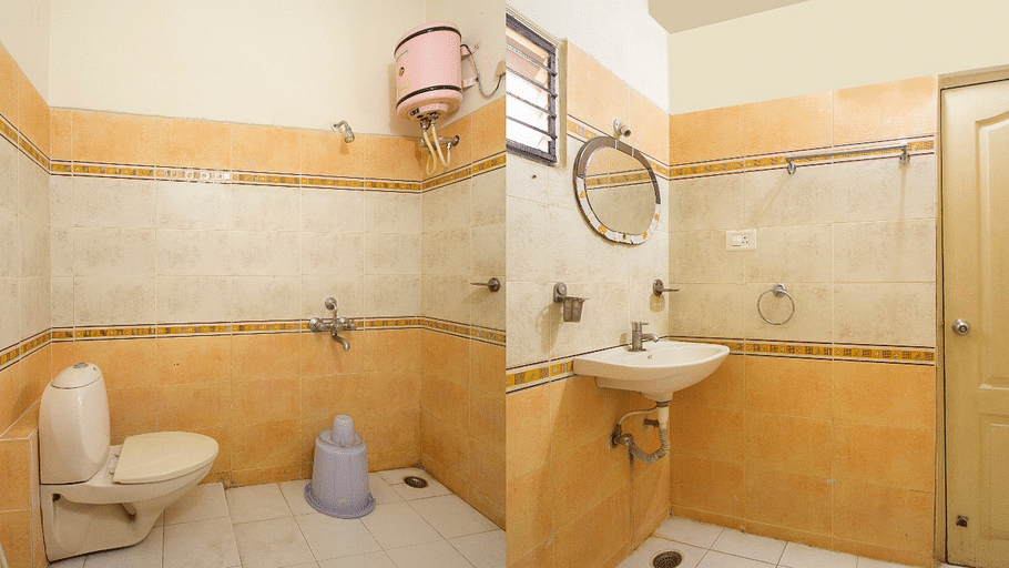 Bathroom at Hotel NirmalVilla Cherry Service Apartment - Begumpet Hyderabad
