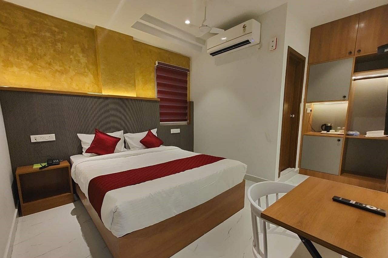 a view of the deluxe room at Hotel La Premier 