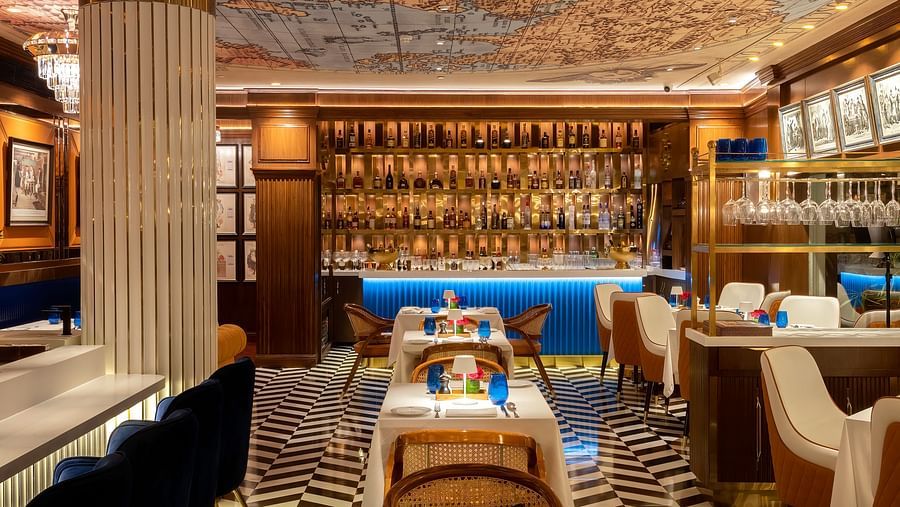 image pof the pickwick interior - The Claridges New Delhi