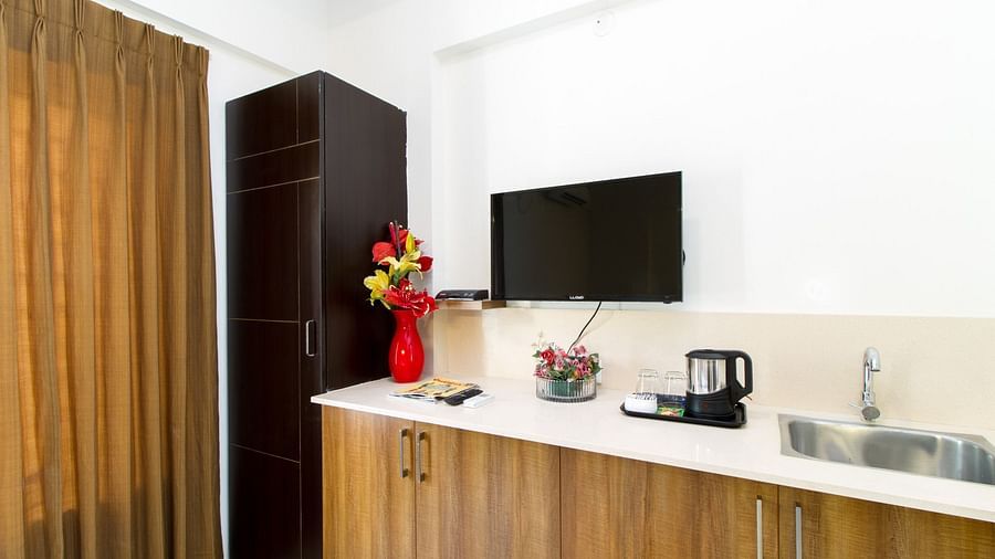 Premium Twin Room with Kitchenette The Sanctum Suites in Whitefield 6