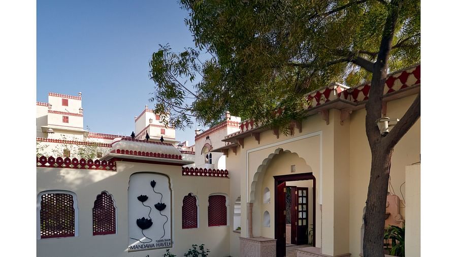 An open space area with a tree on the side - Mandawa Haveli, Jaipur