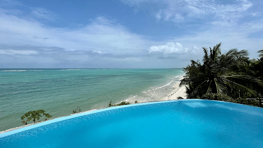 Swimming Pool & Beach - Shooting Star Boutique Hotel