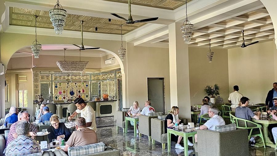 Luxury Retaurants in Dausa at Hotel Umaid Palace - Manvar The Bar