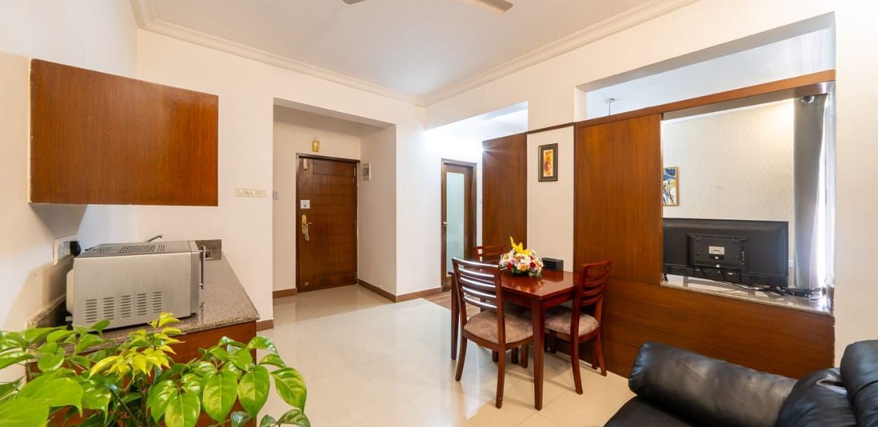 A spacious living area with comfortable seating and elegant furnishings is perfect for relaxation at Lords Midtown Suites.