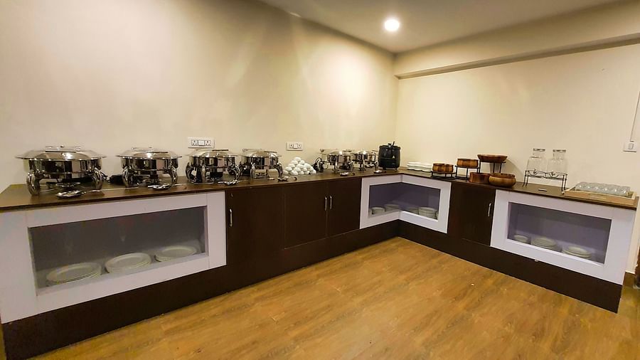 Dream Villa Retreat, Pelling - Buffet set up in the kitchen at our hotel