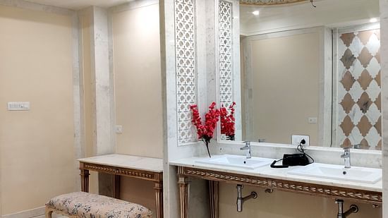 Room Type - Maharani Suite - Bathroom 13