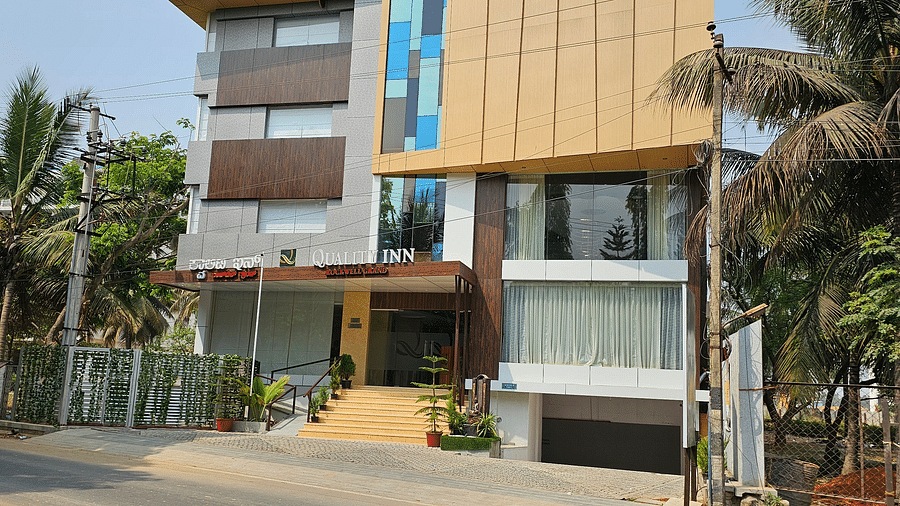 Facade at Quality Inn Rockwell Grand