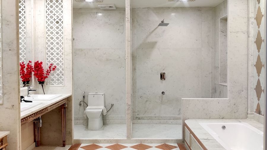 Room Type - Maharani Suite - Bathroom -