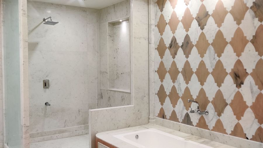 Room Type - Maharani Suite - bathroom 12