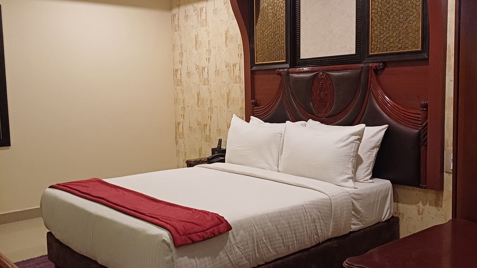 A room with king size bed