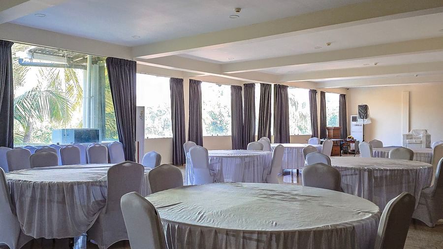 Indoor banquet hall with round tables draped in white cloth for events at The Verda de Miranda Resort.