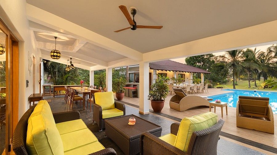 The outside sitting space of the Casa Sea - Vista Villa