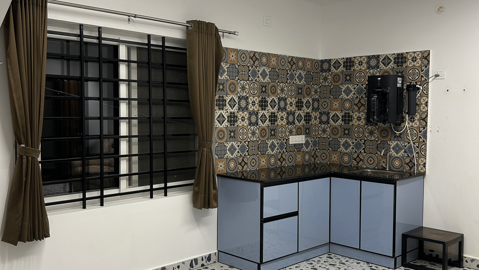 A kitchen with windows, cabins, and screens.| Hatti Eden Coorg