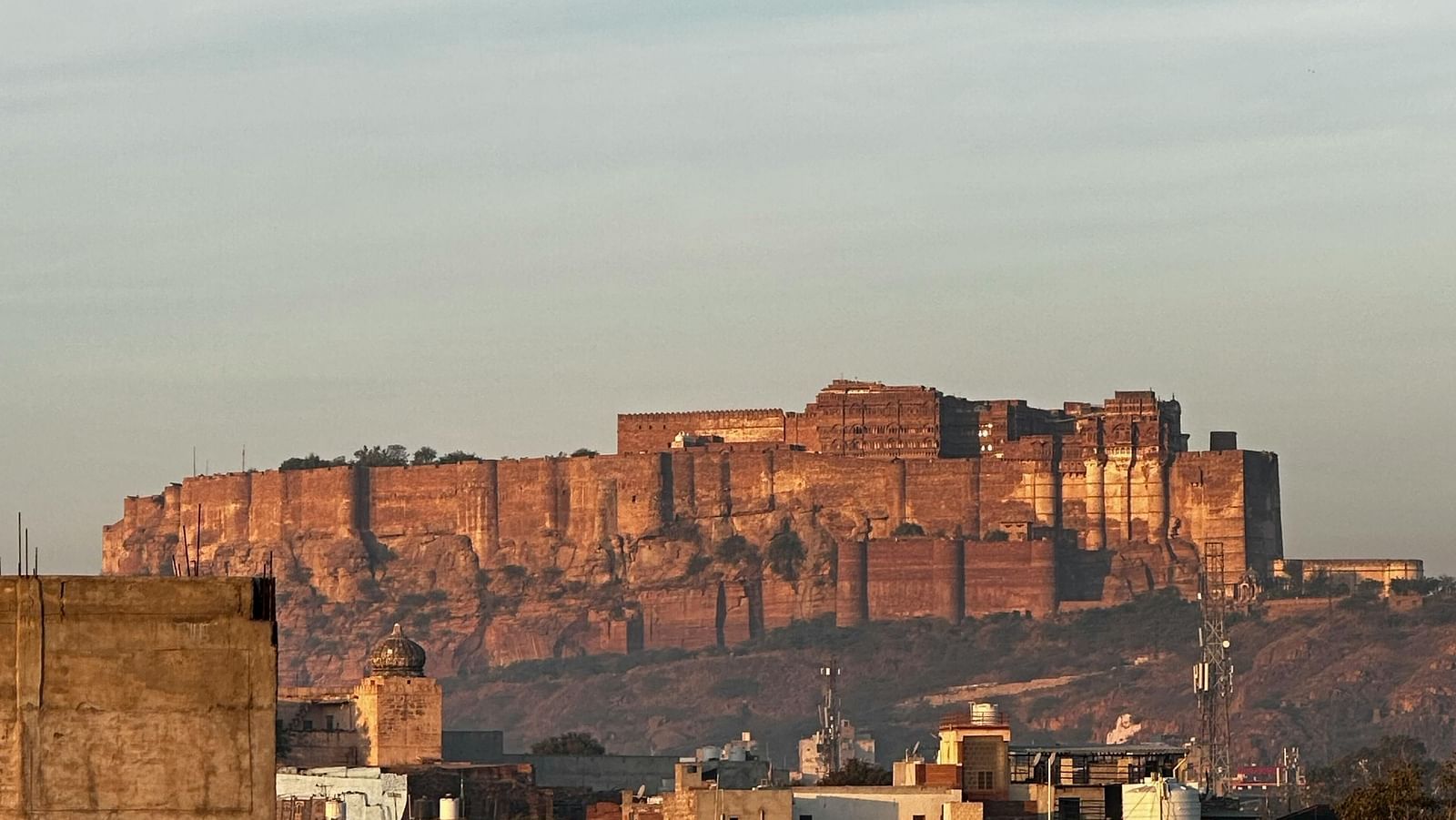 image of the Mehrangarh fort in jodhpur with buildings in the foreground.