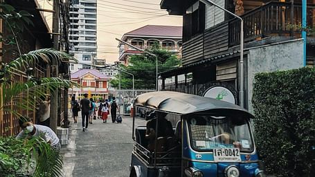 an image of a tuk tuk moving in the street
