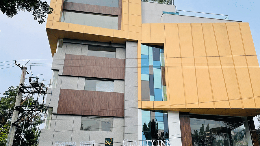 Facade of  Quality Inn Rockwell Grand