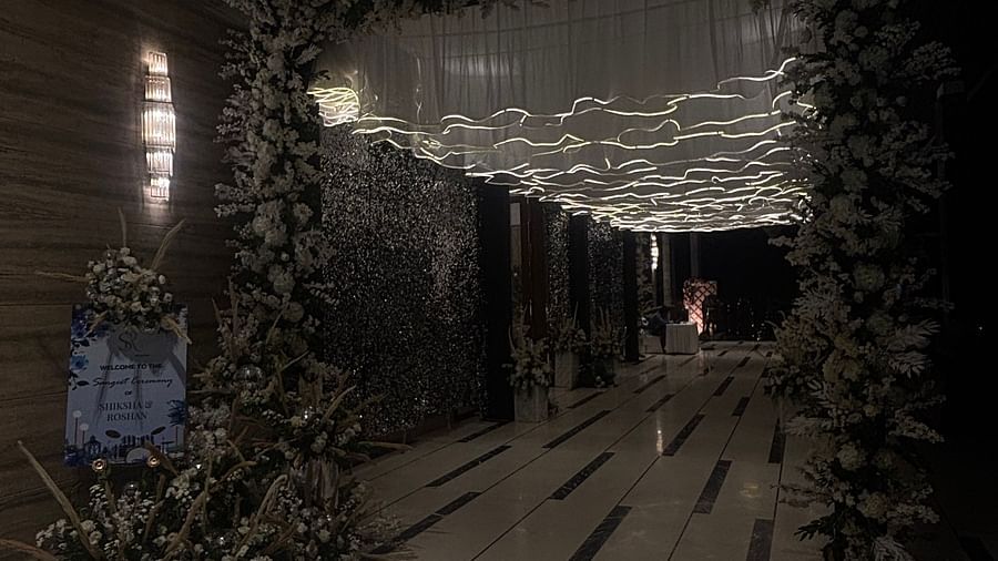 Floral Tunnel with a Sophisticated Corridor Leading Inside