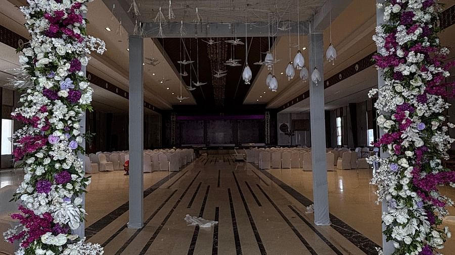Entrance Decorated with Drapes and Elegant Floral Arrangements - VRR Astoria Hotel and Conventional Centre