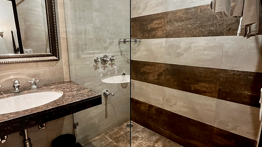403 - Toilet shower area