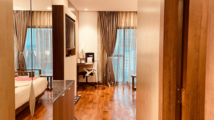 The corridor inside the Superior Room featuring a work desk and chair at the far end - Senses Hotel