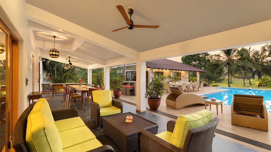 The outside sitting space of the Casa Sea - Vista Villa