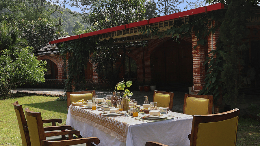 An open air dining setting at The Sylvan Retreat, Dehradun.