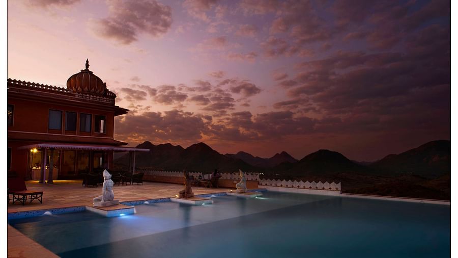 Infinity Swimming Pool - 8