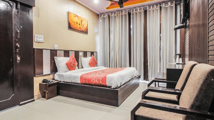 DELUXE DOUBLE BED AC 1