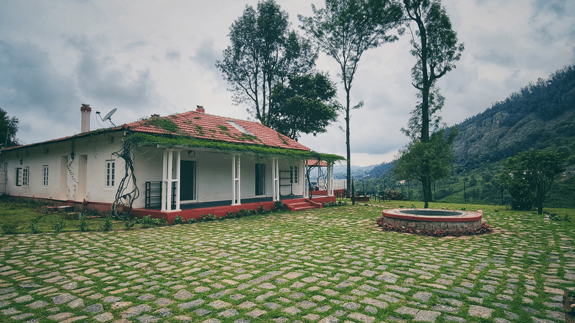 The expansive lawn in front of the cottage - Ibex Stays & Trails, Coonoor (Leewood).