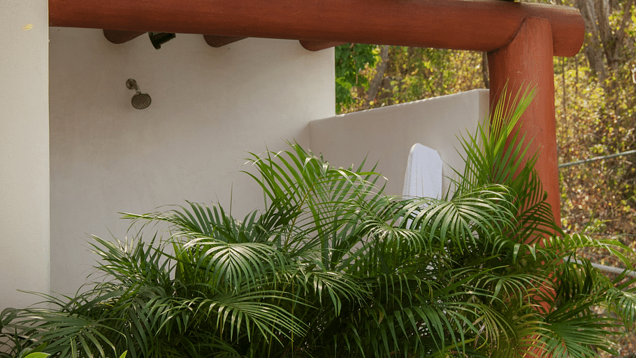 Solana boutique B&B Zihuatanejo Azulillo open air shower Solana BandB Zihuatanejo Mexico