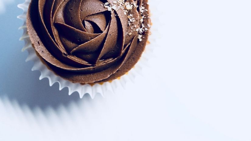 chocolate-cupcake-on-white-surface-1342324