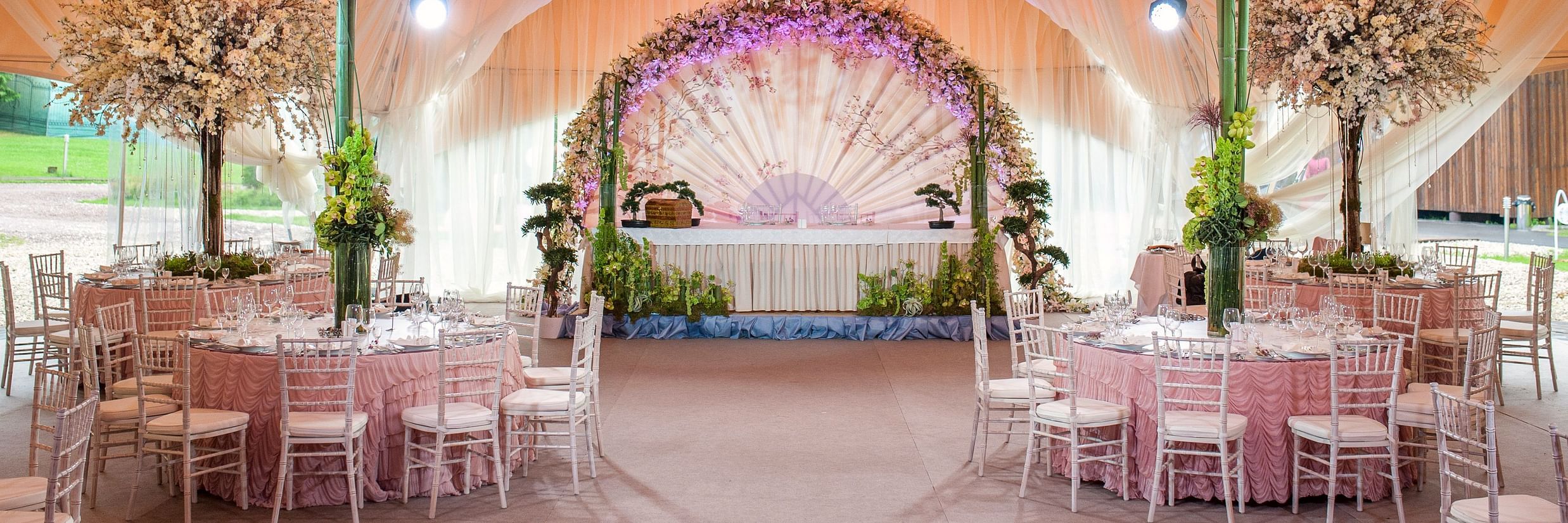 Front Lawn decorated well with table and chair.