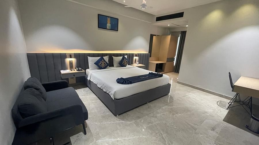 Spacious suite with modern decor and king size bed at Hotel Kyzen HiTech City – Your Zenly Stay