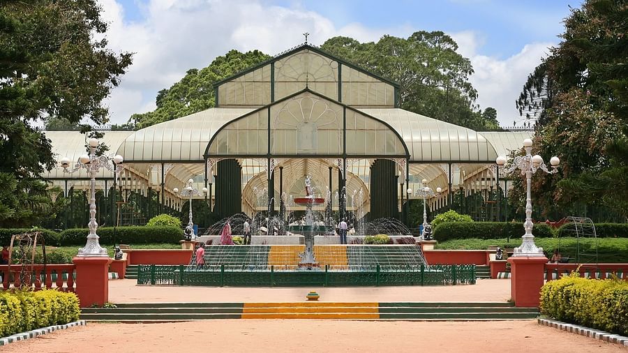 Glasshouse and fountain at lalbagh botanical gargen