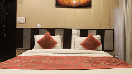 DELUXE DOUBLE BED AC 7
