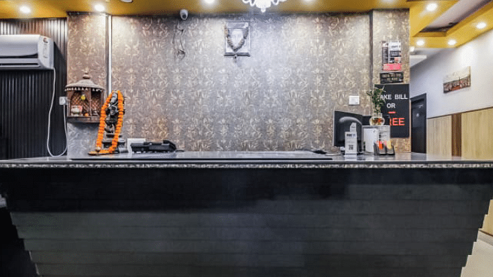 LOBBY FRONT OFFICE 2