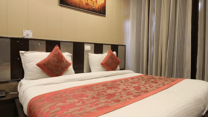 DELUXE DOUBLE BED AC 5
