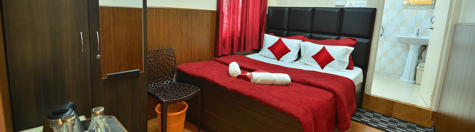 Image of a room with a wardrobe and a bed at BN Tourist Home, Ooty.