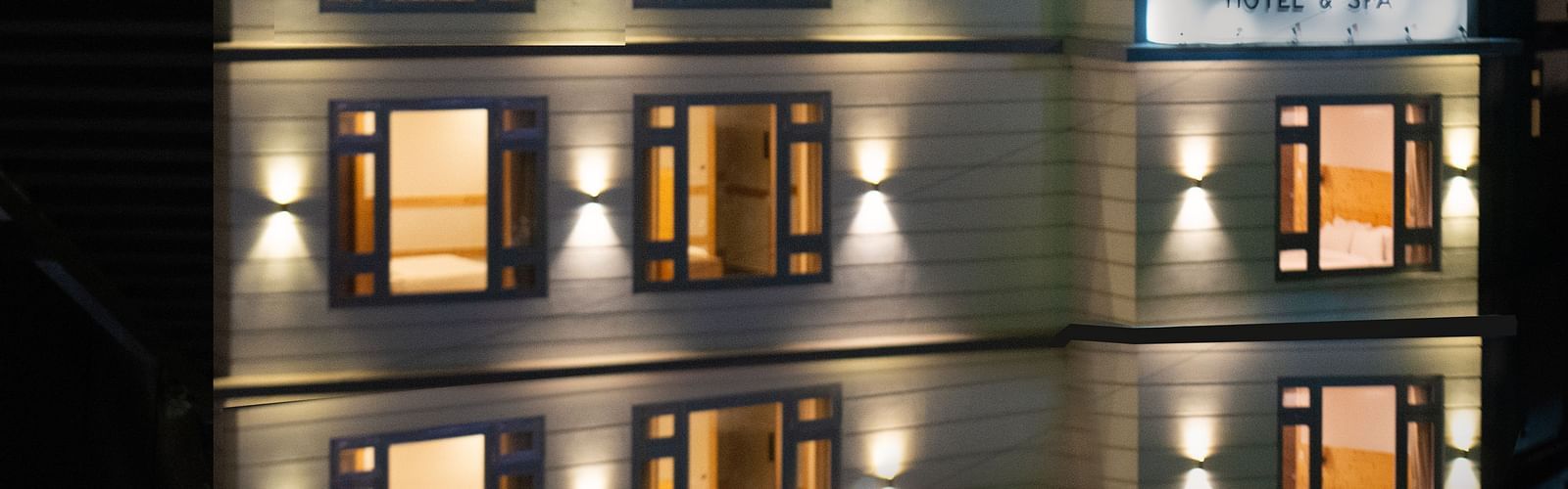 A night view of the facade of the hotel I Avianna Gangtok Prime Hotel & Spa