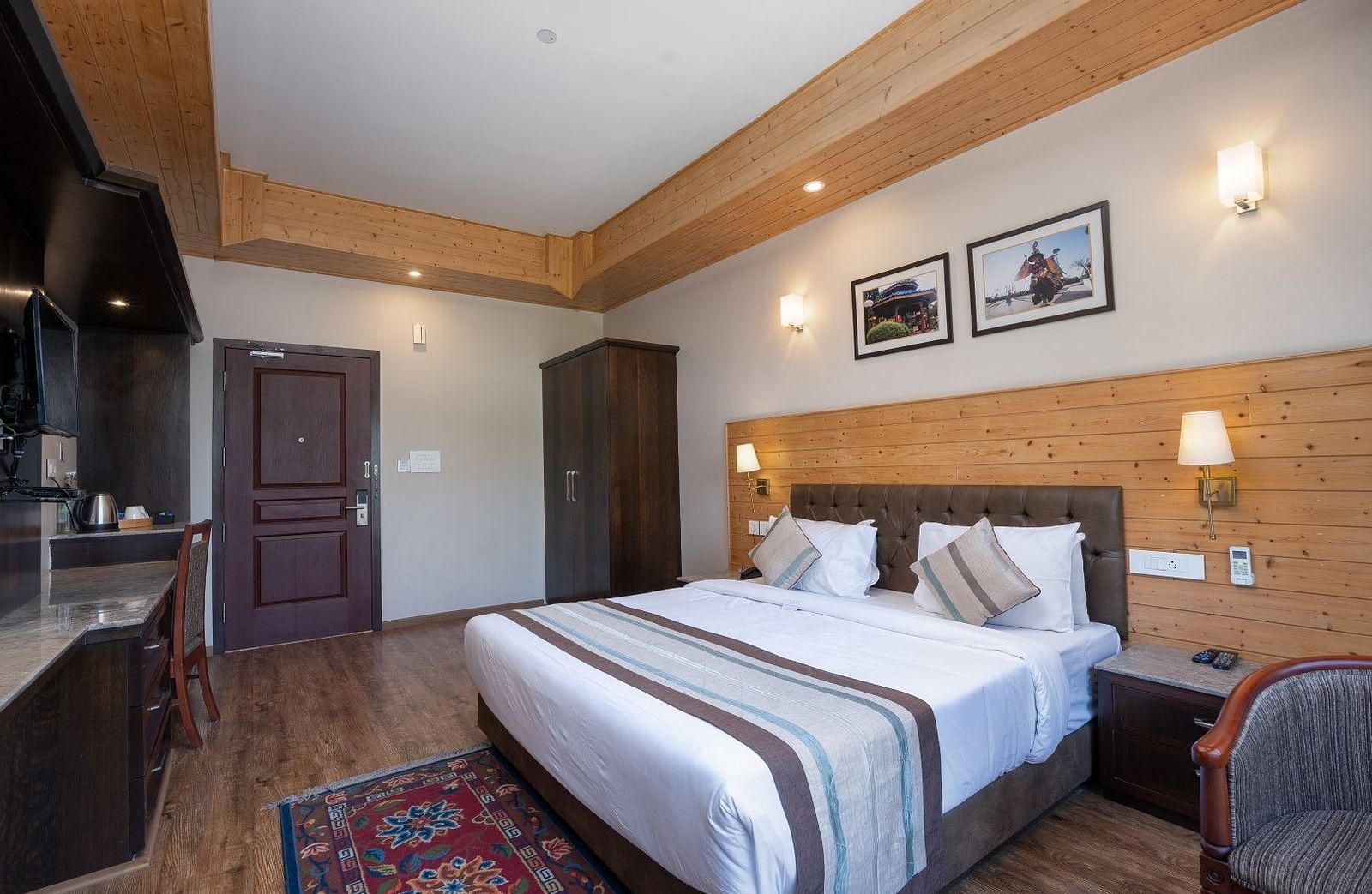 A room at Summit Alpine Abode with a double bed 