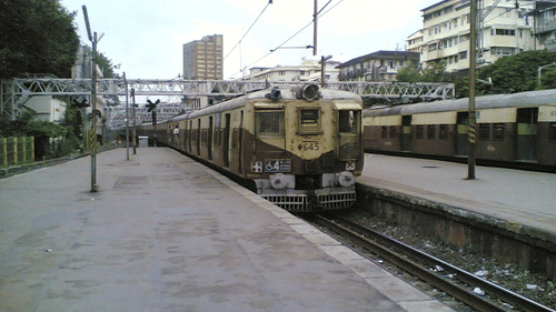 Dragonfly Apartments, Andheri, Mumbai Mumbai Train leaving Churchgate